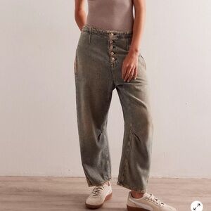 Free People We the Free Osaka Mid Rise Barrel Jeans size 30